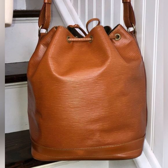 LOUIS VUITTON Cipango Gold Noe Epi Leather Tote Drawstring Bucket Shoulder Bag - Picture 5 of 17